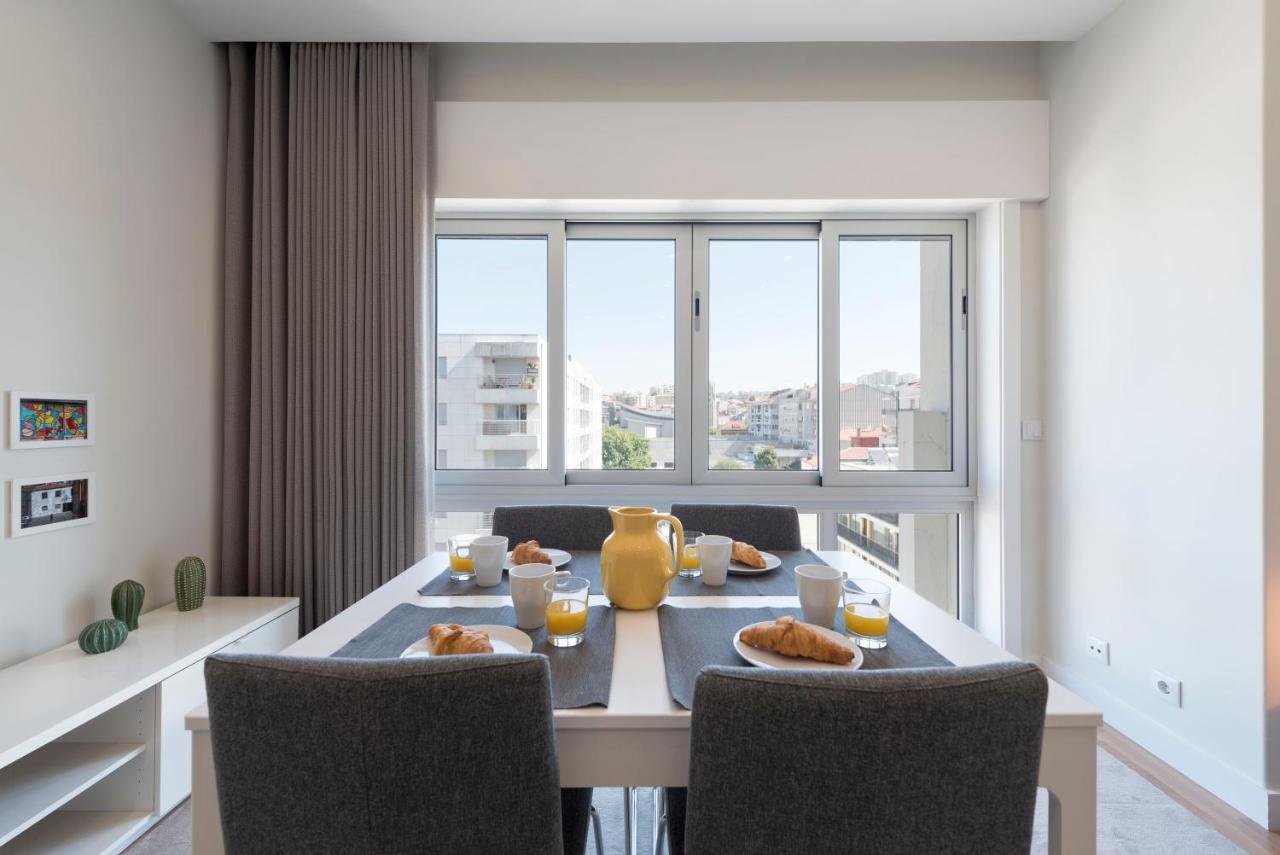 Lovelystay - Downtown Modern 2Br Flat With Free Parking Porto Exterior photo