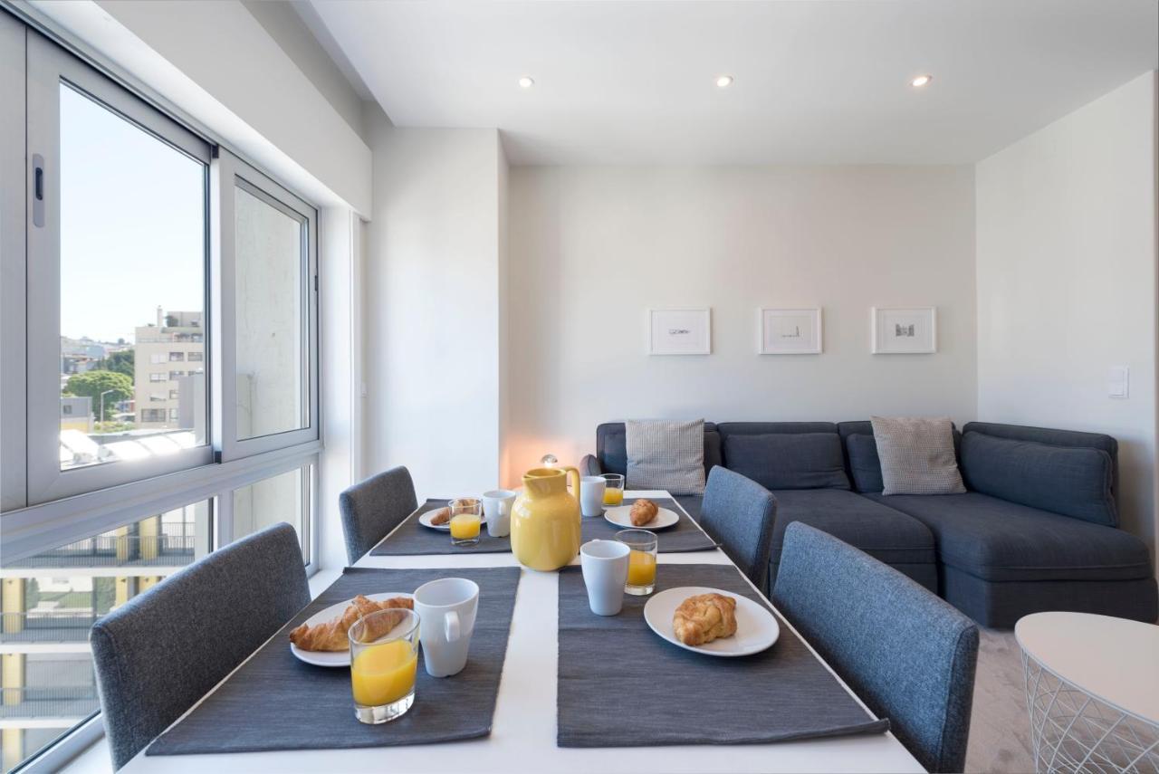 Lovelystay - Downtown Modern 2Br Flat With Free Parking Porto Exterior photo