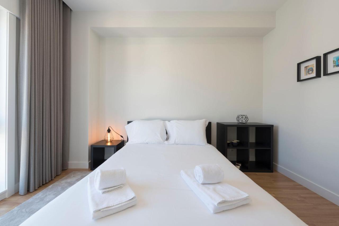 Lovelystay - Downtown Modern 2Br Flat With Free Parking Porto Exterior photo